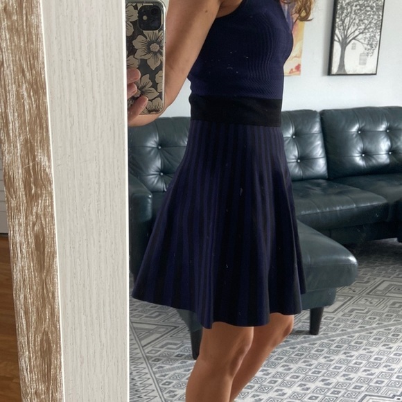 Guess Los Angeles dress - Picture 3 of 13